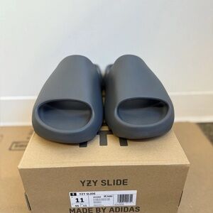 Adidas YZY Slide in Charcoal